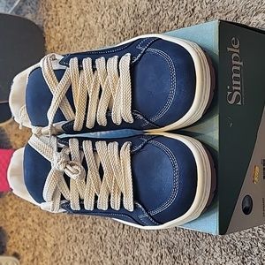 SIMPLE men's sneaker Navy/White/gum sole. Size 10.5